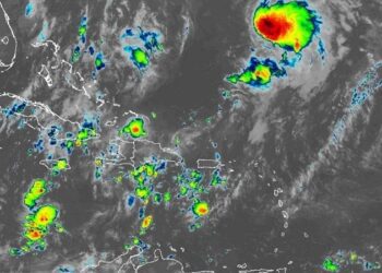 Aguaceros dispersos desde tempranas horas, tronadas aisladas