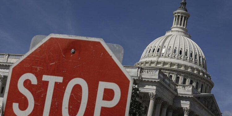 Revelan las primeras cifras de avisos de despido enviados en el paralizado Gobierno estadounidense