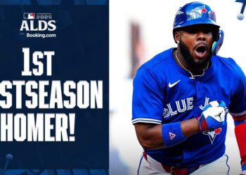 Vladi y Azulejos castigan a Yankees y logran su 1ra victoria en postemporada desde 2016