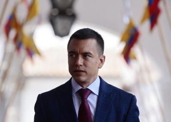 La caravana del presidente Noboa, atacada en Ecuador