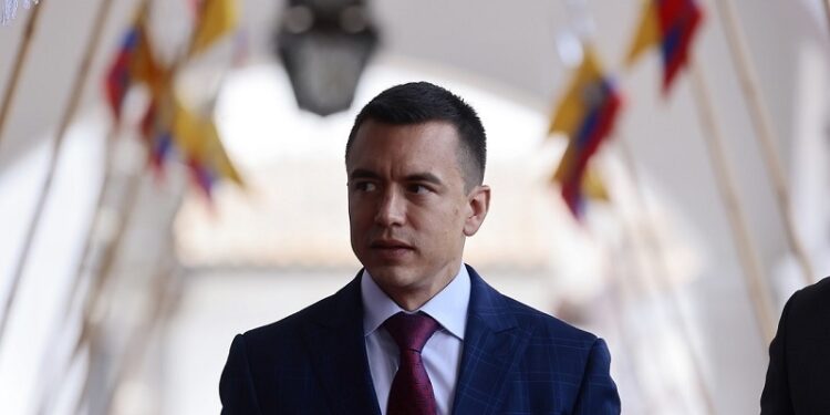 La caravana del presidente Noboa, atacada en Ecuador