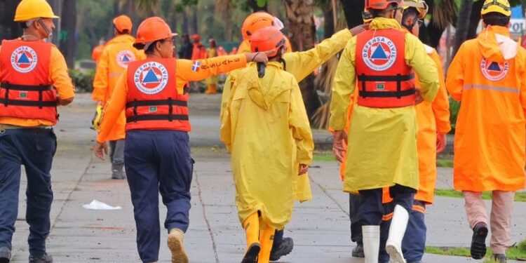 La Defensa Civil realiza operativos preventivos en la capital por efectos de la tormenta Melissa