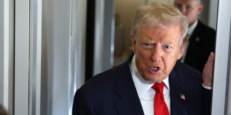 Trump dice que no está considerando ataques contra Venezuela