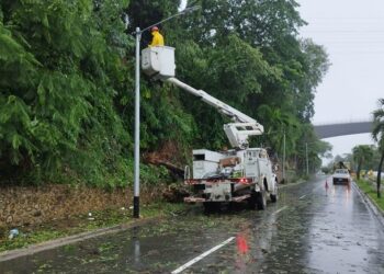 Edeeste brinda atención rápida a reportes de avería por efectos de tormenta Melissa