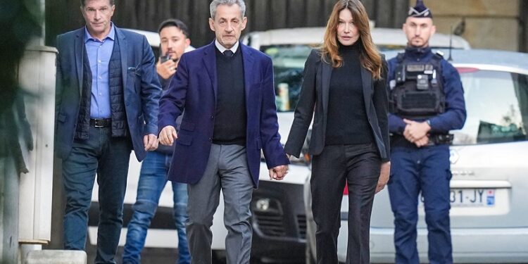 Encarcelan a Nicolas Sarkozy tras ser condenado a cinco años de prisión