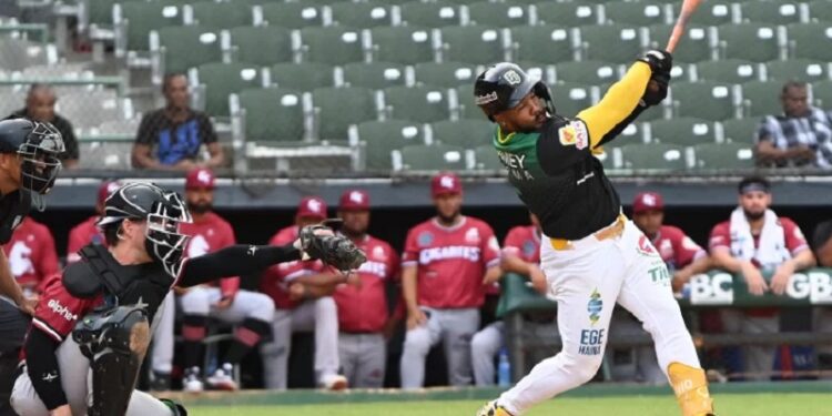 Estrellas Orientales mantienen su paso perfecto con un festival de batazos para un triunfo 9-4 ante los Gigantes