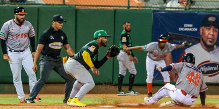 Estrellas vuelven a vencer a los Toros en el Corral