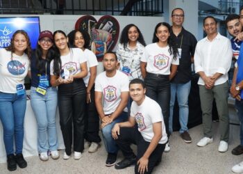 Estudiantes ganan todas las categorías del NASA Space Apps Challenge 2025