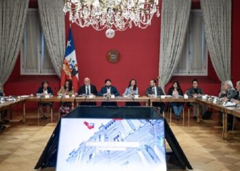 Chile al límite: el costo humano y estructural de recortar seis mil millones de dólares