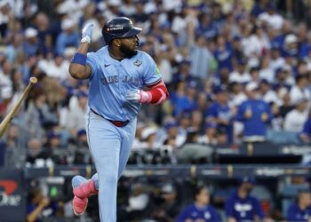 Guerrero Jr. pone nueva marca de HR en postemporada de Toronto