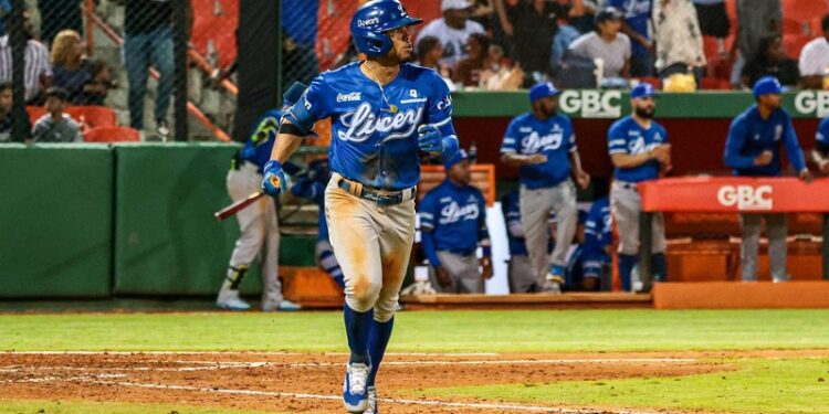Licey remonta y somete a los Toros en el Corral