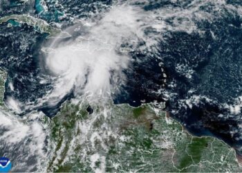 Alerta de inundaciones que amenazan la vida en Jamaica y sur de La Española, por Melissa, huracán categoría 4