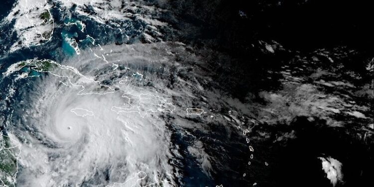 Huracán Melissa, categoría 5, se mueve hacia el noroeste