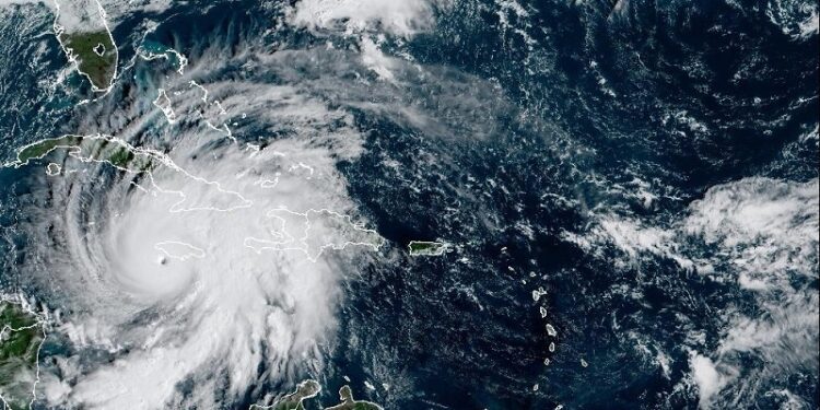 Huracán Melissa se acerca a la costa sur de Jamaica, Centro de Huracanes exhorta a mantenerse en refugios