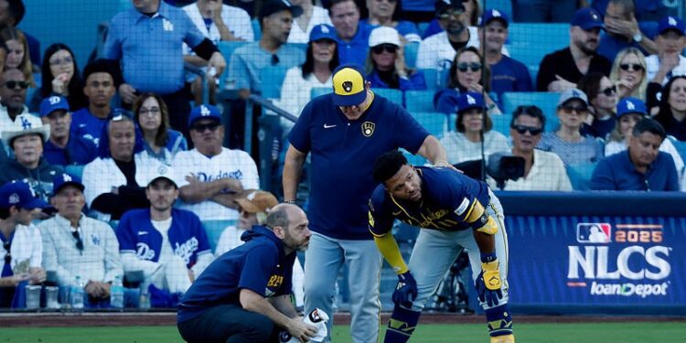 Chourio pareció resentirse de la lesión en la corva y dejó el Juego 3