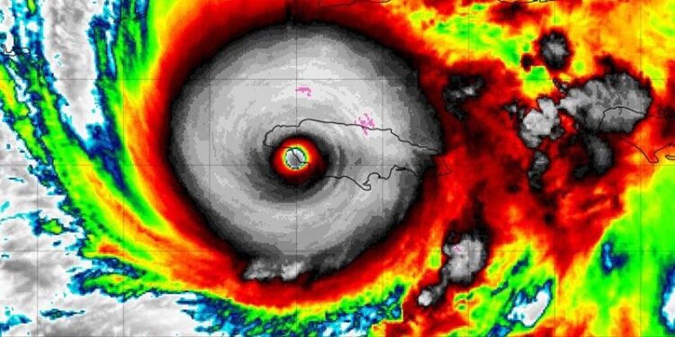 El superhuracán Melissa toca tierra en Jamaica