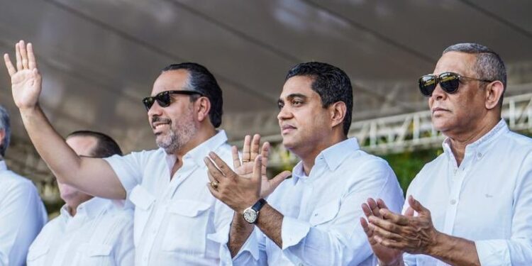 Ministro Kelvin Cruz felicita al Alberto Rodríguez por el éxito de los juegos escolares 2025