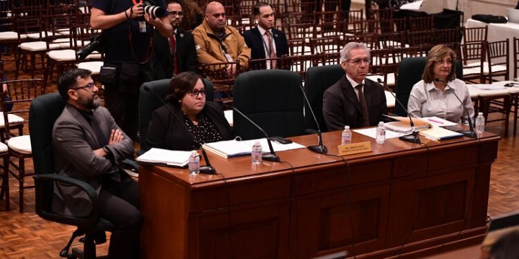 Citan so pena de desacato al presidente del Negociado de Energía