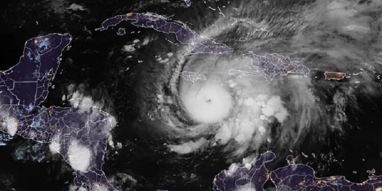 Melissa es un huracán categoría 5 con vientos destructivos