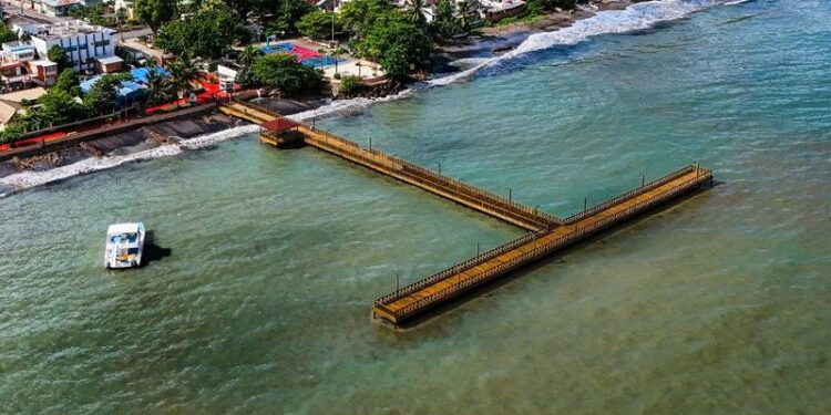 Turismo entrega el reconstruido muelle de Miches