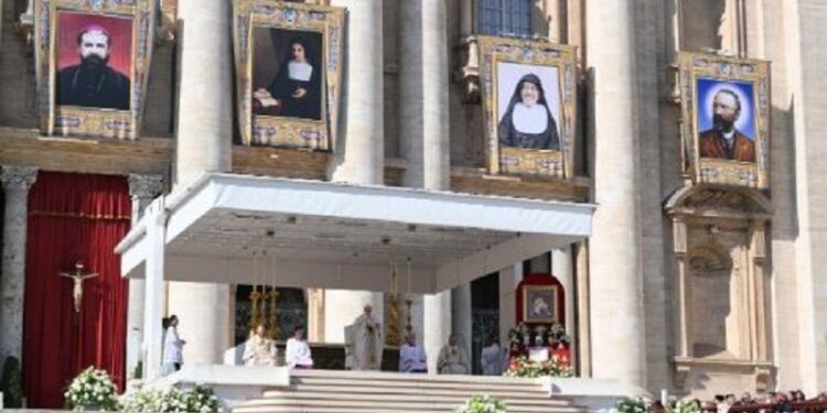 León XIV: Los santos son testigos del amor de Cristo