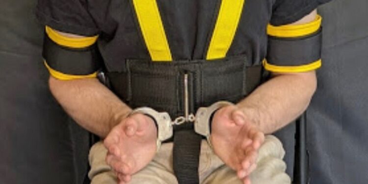 ‘El burrito’: el polémico ropaje usado en EE.UU. para inmovilizar a migrantes deportados