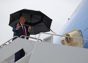 Trump parte hacia Oriente Medio para ultimar el acuerdo de paz sobre Gaza