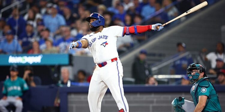 Vladimir Jr. hizo historia con su bambinazo en el Juego 6