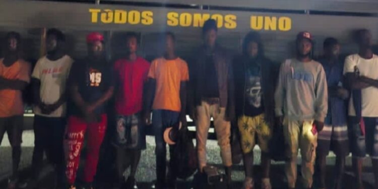 El Ejército detiene a 18 haitianos indocumentados en Loma de Cabrera
