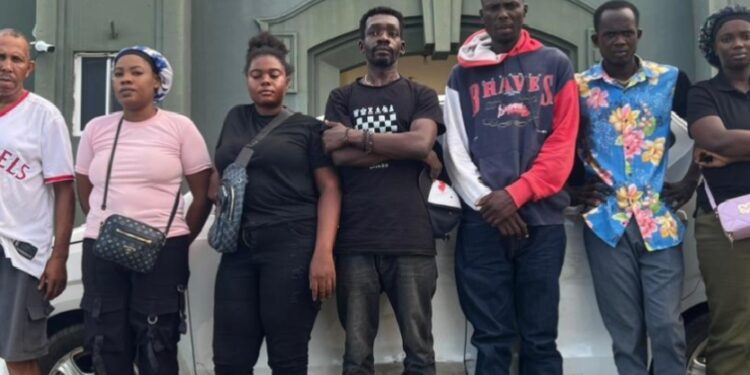 Envían ante el Ministerio Público a hombre detenido con seis haitianos indocumentados 