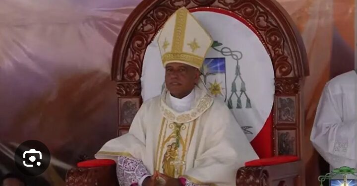 Manuel Ruíz es ordenado obispo