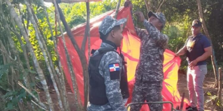 Policía desmantela puntos de drogas y apresa varios hombres en Monte Plata