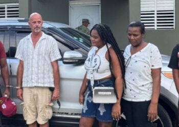 Detienen a un canadiense que transportaba a ocho haitianos indocumentados