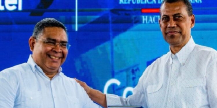 Indotel y Hacienda modernizan sistema de cobros en mercado fronterizo de Dajabón