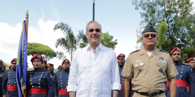 El presidente Abinader inaugura nuevas obras en el Ministerio de Defensa