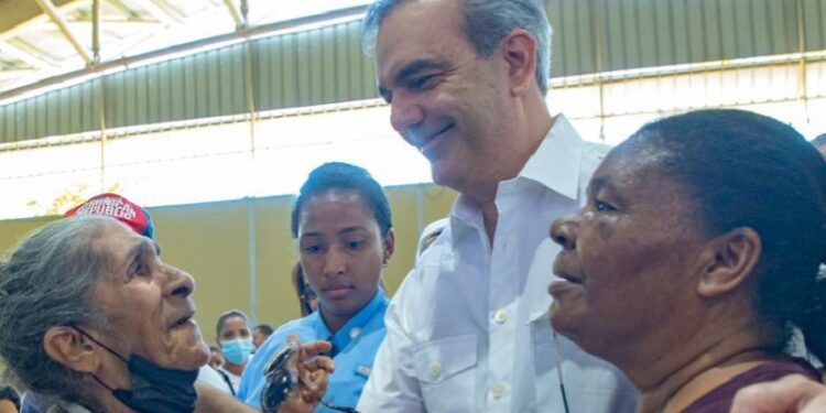 Abinader almorzará con militares e inaugurará obras el fin de semana