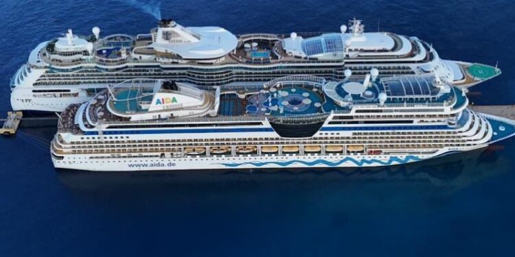 Llegan dos cruceros con 4,679 pasajeros a Pedernales