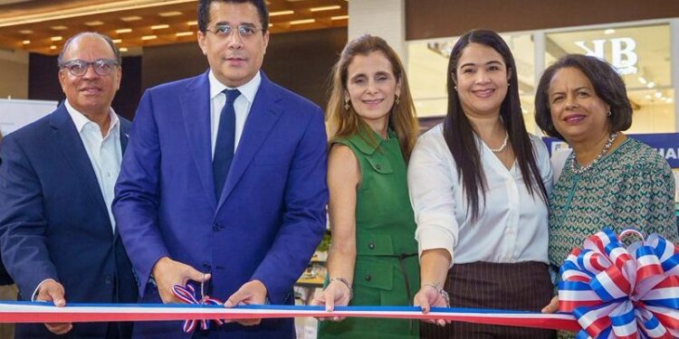 David Collado inaugura feria de Emprendedores en Santiago