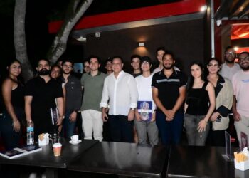 Abel Martínez pide a estudiantes a asumir liderazgo