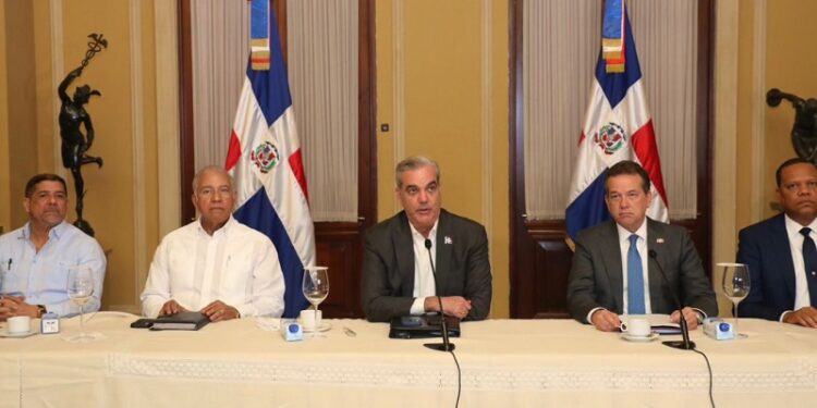 Presidente Abinader encabeza reunión de la Mesa de Precios y Abastecimiento