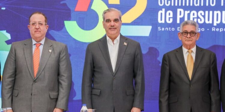 Abinader destaca importancia de la transparencia y eficacia del gasto público para llevar más desarrollo a la ciudadanía