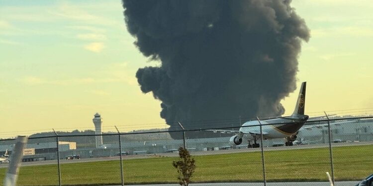 Un avión de carga se estrella en EE.UU.: ¿qué se sabe?