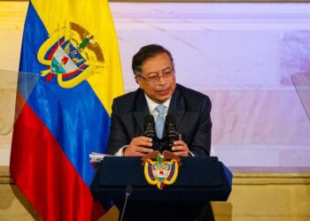 «Cuidado, están atravesando el Caribe de los libertadores»: Petro a EE.UU.