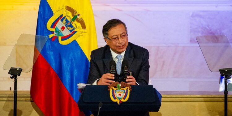 «Cuidado, están atravesando el Caribe de los libertadores»: Petro a EE.UU.