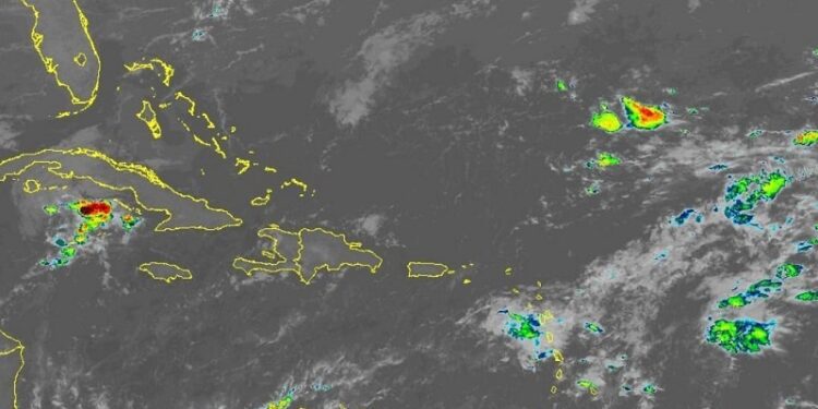 Algunos aguaceros hacia el interior del país este lunes