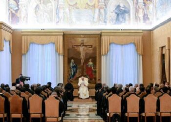 Signos de paz y fraternidad en un mundo dividido por la guerra