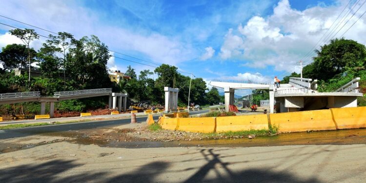 Obras Públicas instalará vigas centrales del puente peatonal y motorizado en Villa Altagracia