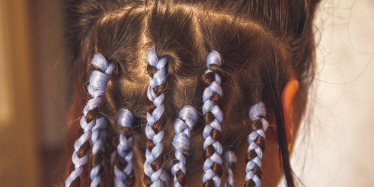 «Caso extraordinario»: Extraen 280 gramos de pelo e hilos del estómago de una niña