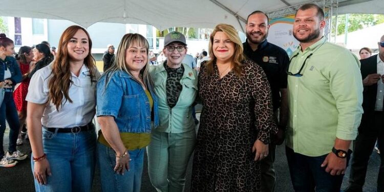 Vivienda inicia la Navidad apoyando a personas sin hogar y adultos mayores