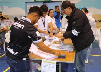 Cierran urnas e inicia conteo de votos en Honduras